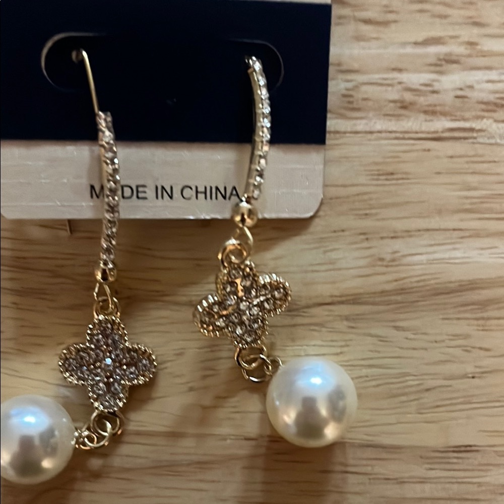 6/$25 Fashion Jewelry Gold and Pearl Drop Earrings - Picture 5 of 6